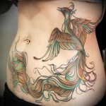 tűzmadár tetoválás az oldalon és a gyomorban a nő számára