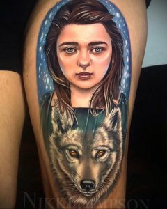 Vlasnica salona za tetoviranje - Nikki Simpson - insta - @nikkisimpsontattoos - Fotografija gotove tetovaže za web stranicu 1