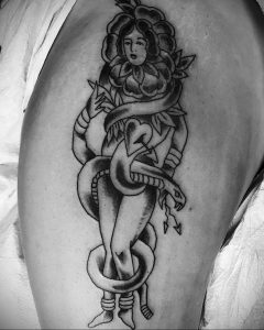 Vlasnica salona za tetoviranje - STEPHANIE TAMES - insta - @stephanietamez - Fotografija gotove tetovaže za web stranicu 2