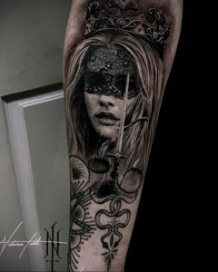 Vlasnica salona za tetoviranje - VICTORIA TODD - insta - @victoriatoddarttt - Fotografija gotove tetovaže za web stranicu 2