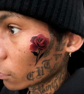 Vlasnica salona za tetoviranje - KATRINA JACKSON - insta - @kattatgirl - Fotografija gotove tetovaže za web stranicu 3