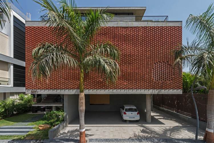 Tehlová fasáda ako tepelná ochrana tehlová konštrukcia-vzor-západ-fasádny dom