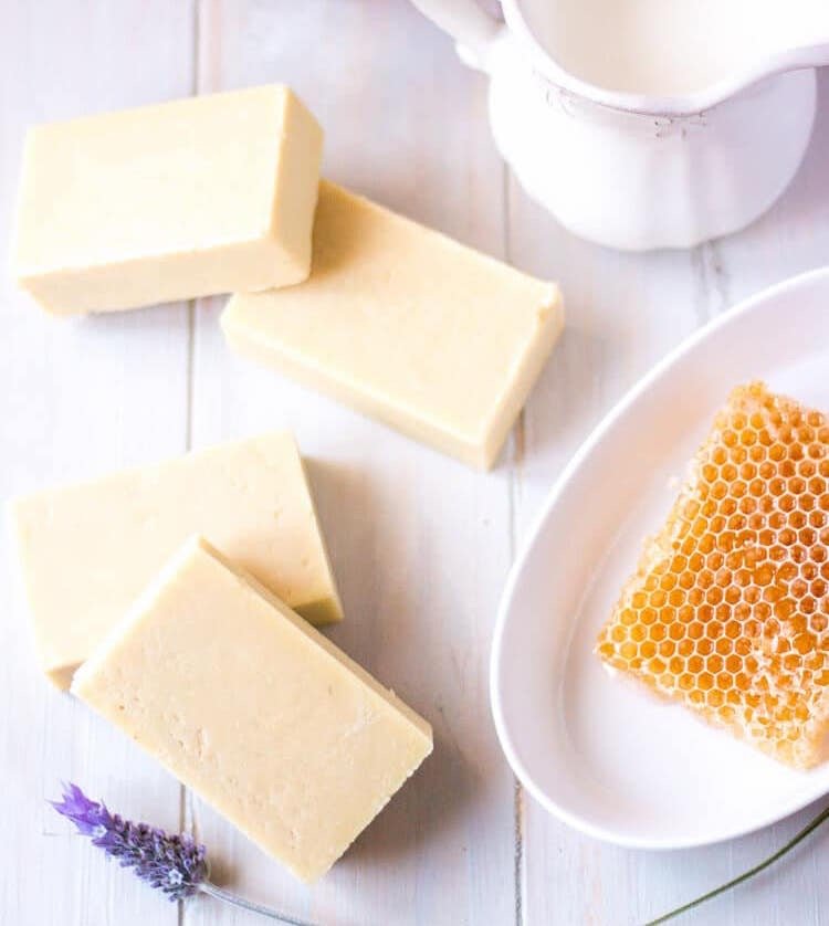 Pripravte si mydlo z kozieho mlieka s medom sami