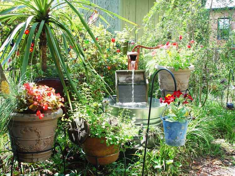 zinková vaňa-mini-rybník-dizajn-voda-hra-záhrada