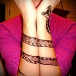 kígyó tetoválás a karján