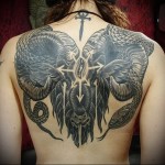 kígyó tetoválás a hátán 2