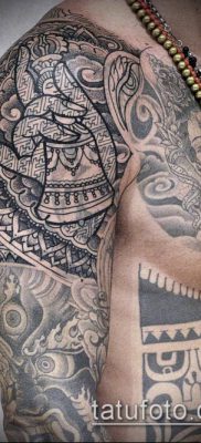 A buddhista tetoválás száma 841 - a kép méltó változata, amely sikeresen használható felülvizsgálatra és alkalmazásra buddhista szerzetesek tetoválásaként