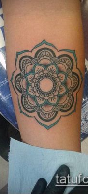 A buddhista tetoválás # 265 a minta klassz változata, amely könnyen használható buddhista mandala tetoválásként történő feldolgozásra és alkalmazásra