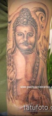 A buddhista 96 -os tetoválás - a minta egyedi változata, amely sikeresen használható átalakításra és tetoválás -buddhizmus szimbólumként történő alkalmazásra