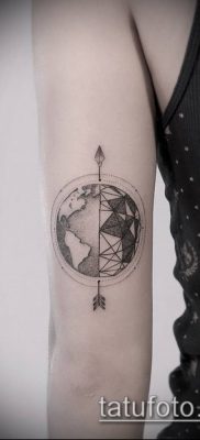 geometriai tetoválás 107. szám - a minta hűvös változata, amely jól használható változtatásra és alkalmazásra geometriai tetoválásként a nyakon