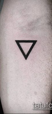 geometriai tetoválás 137. sz. - a minta hűvös változata, amely sikeresen használható geometriai stílusú átalakításhoz és tetováláshoz