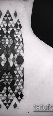 geometriai tetoválás №756 - a minta exkluzív változata, amely jól használható az átalakításhoz és a geometriai tetováláshoz a karon
