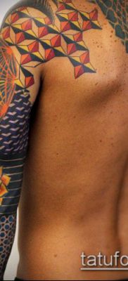 geometriai tetoválás No. 572 - a minta hűvös változata, amely sikeresen használható felülvizsgálatra és alkalmazásra, mint geometrikus állati tetoválás