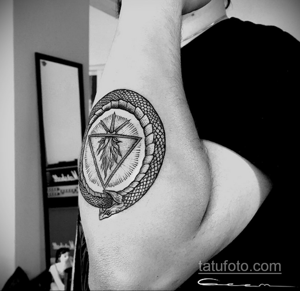 Photo of a tattoo with a triangle 11/22/2020 №029 -triangle tattoo-