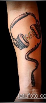 Fénykép zenei tetoválásokról - 19062017 - Példa - 126 zenei tetoválás -