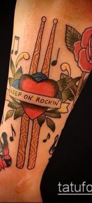 Fotó zenei tetoválásról - 19062017 - példa - 132 zenei tetoválás -