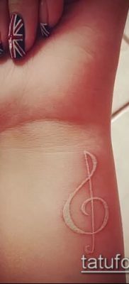 Fotó zenei tetoválásról - 19062017 - példa - 150 zenei tetoválás -