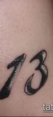 példa egy kész tetoválásra a tizenhárom számmal