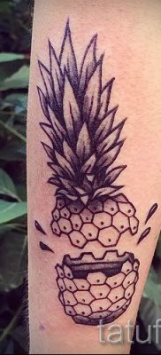 снимка на татуировка с ананас за статия за значението на татуировка с ананас - tatufoto.ru - 20