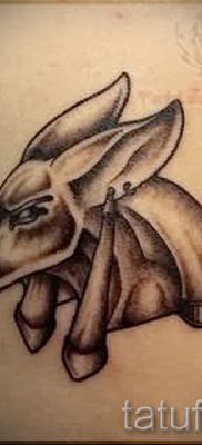 татуировка на бога anubis - снимка на татуировка за статия за значението на 9