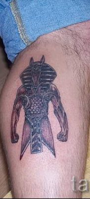 татуировка anubis на крака - снимка на татуировка за статия за значението на 3