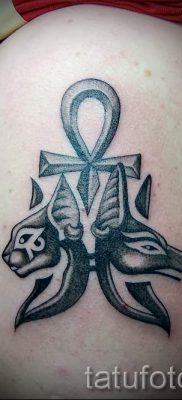 Татуировка Cross Anubis - татуировка снимка за статия за важността на 2