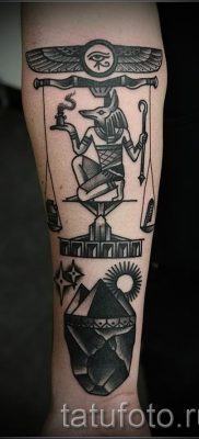 Татуировка на анубис на предмишницата - снимка на татуировка за статия за важността на 1