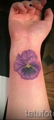 Fotografija tetovaže maćuhice za članak o značenju tetovaže - tatufoto.ru - 6