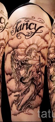 Снимка на татуировка Архангел Михаил с облаци и надписи