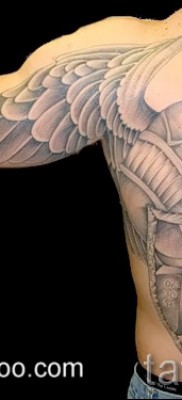 Снимка на татуировка Архангел Михаил на половината от гърба и ръката