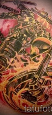 Fényképes példa egy motoros tetoválásra a jelentésről szóló cikkhez - tatufoto.ru - 160