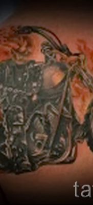 Fényképes példa egy motoros tetoválásra a jelentésről szóló cikkhez - tatufoto.ru - 111