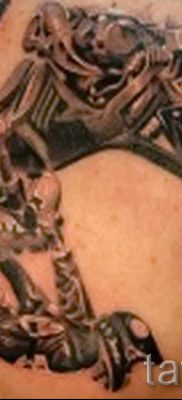 Fényképes példa egy motoros tetoválásra a jelentésről szóló cikkhez - tatufoto.ru - 110