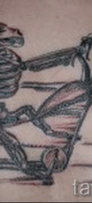 Fényképes példa egy motoros tetoválásra a jelentésről szóló cikkhez - tatufoto.ru - 91