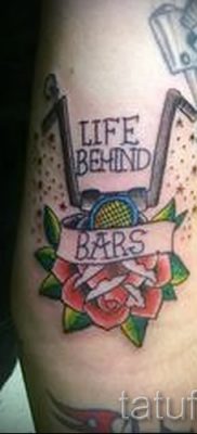 Fényképes példa egy motoros tetoválásra a jelentésről szóló cikkhez - tatufoto.ru - 78