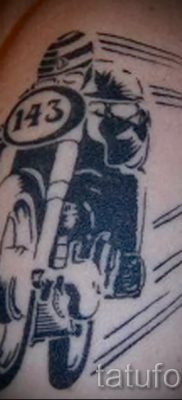 Fényképes példa egy motoros tetoválásra a jelentésről szóló cikkhez - tatufoto.ru - 76