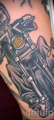 Fényképes példa egy motoros tetoválásra a jelentésről szóló cikkhez - tatufoto.ru - 64