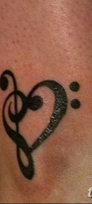 fotó a basszusgitáros tetoválásról, 2018. 07. 02. №163 - Bass Key Tattoo -