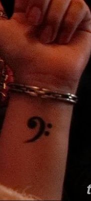 fotó a basszusgitáros tetoválásról, 2018. 07. 02. №145 - Bass Key Tattoo -