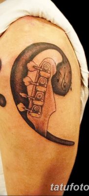 fotó a basszusgitáros tetoválásról 2018. 07. 02. №055 - Bass Key Tattoo -
