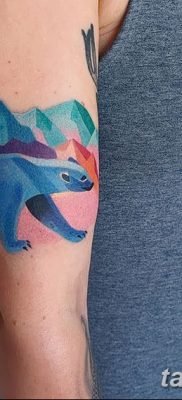 fotó egy jegesmedve tetoválásról, dátum: 2017.12.03. №114 - fehér medve tetoválás -