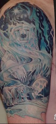 fotó egy jegesmedve tetoválásról, dátum: 2017.12.03. №066 - fehér medve tetoválás -