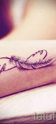 végtelen tetoválás a csuklón és jelentése - példa a kész tetoválásra a 2. képen
