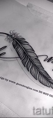 a végtelen tetoválás jelentése tollal - példa a kész tetoválásra a 2. képen