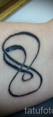 kettős végtelen tetoválás jelentése - példa egy kész tetoválásra a 6. képen