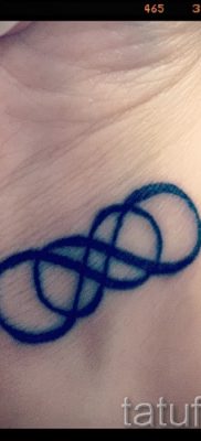 kettős végtelen tetoválás jelentése - példa a kész tetoválásra a 3. képen
