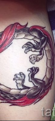 érték végtelen tetováló toll - példa a kész tetoválásra a fotón 1