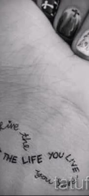 végtelen tetoválás a csuklóján, és annak értéke - példa a kész tetoválásra a fotón 1