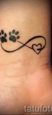 infini tatouage sur son poignet, et sa valeur - un exemple du tatouage fini dans la photo 2