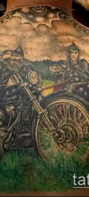 fotó egy erős férfi tetoválásról (érték) - példa rajz - 047